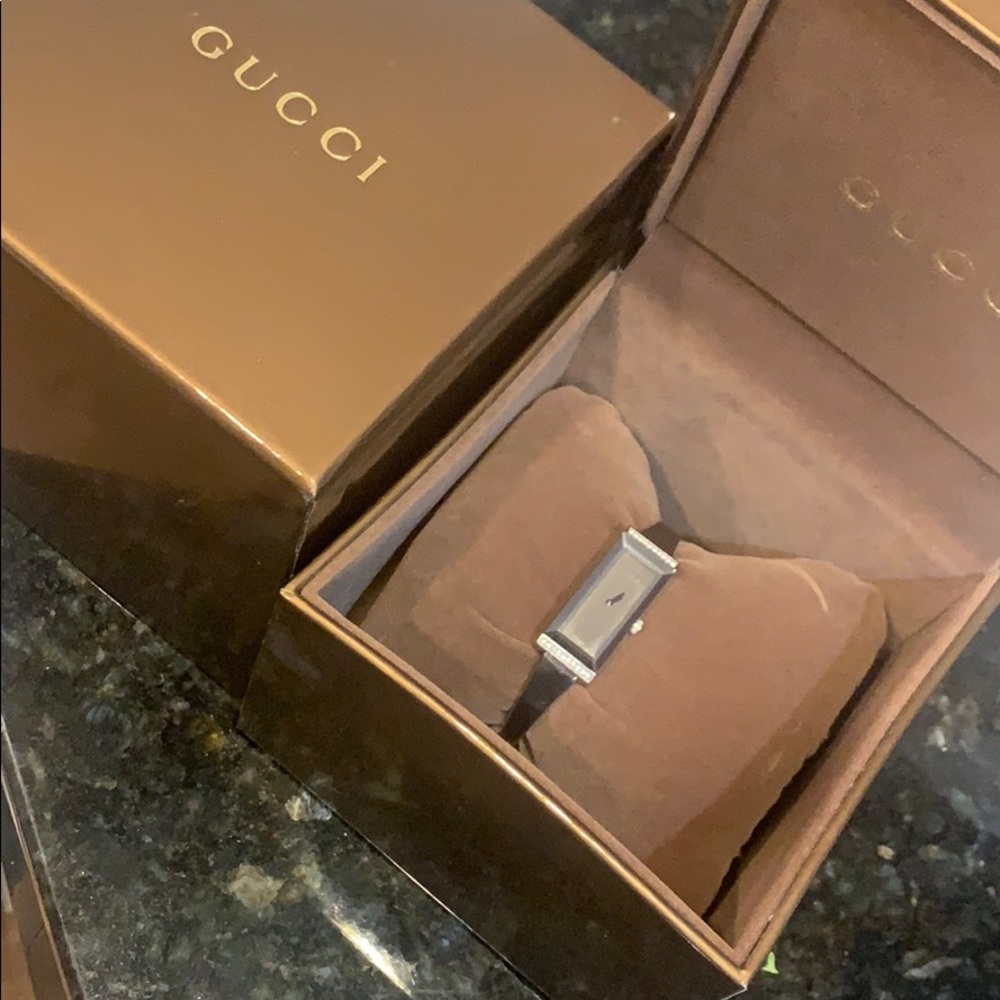 AUTHENTIC Gucci diamond bangle watch